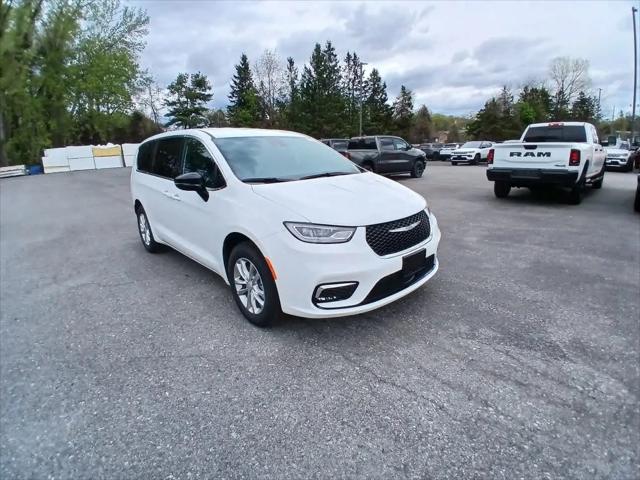 2026 Chrysler Pacifica Select AWD