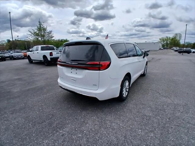 2026 Chrysler Pacifica Select AWD
