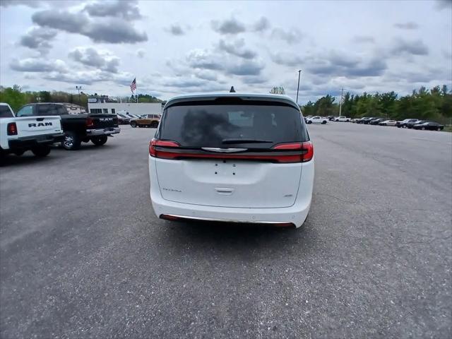 2026 Chrysler Pacifica Select AWD