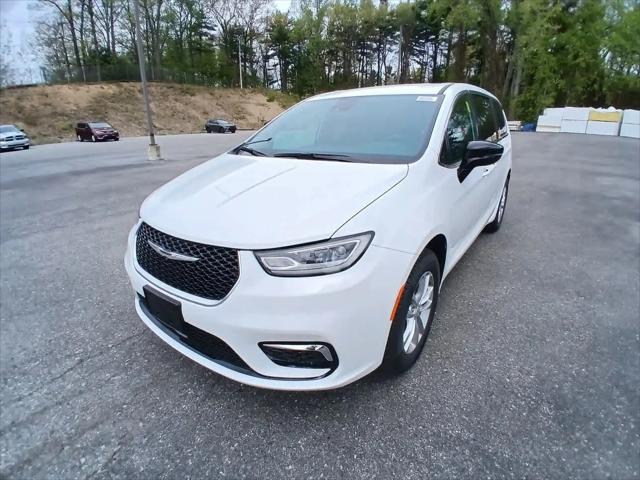 2026 Chrysler Pacifica Select AWD