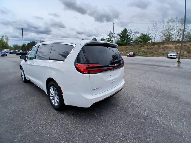 2026 Chrysler Pacifica Select AWD