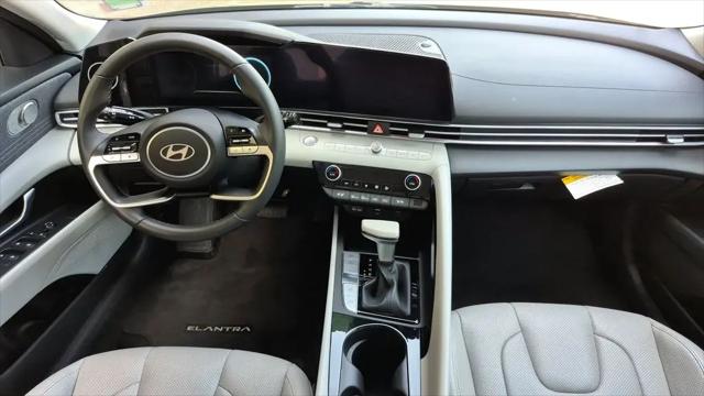 2025 Hyundai Elantra Hybrid Limited