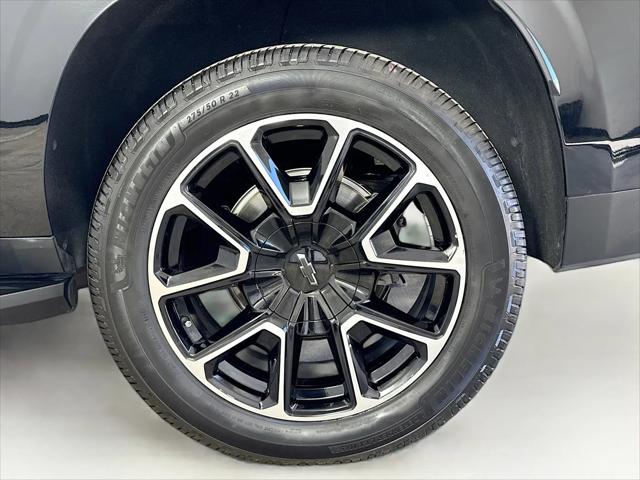 2023 Chevrolet Suburban 4WD RST