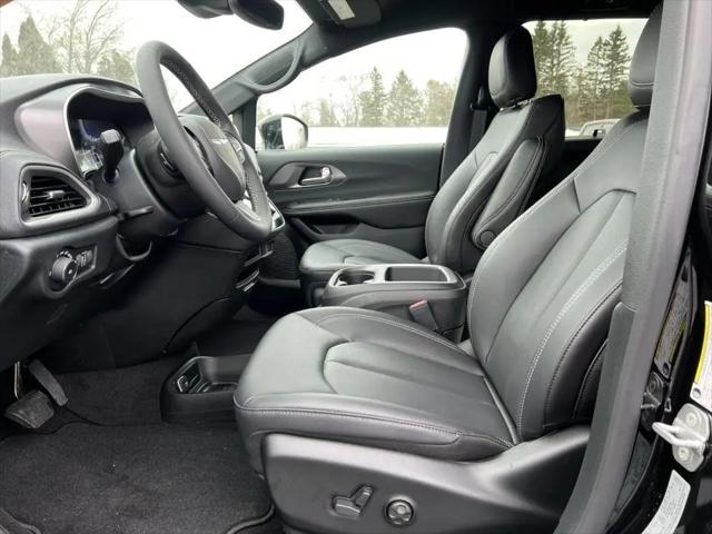 2026 Chrysler Pacifica Select AWD