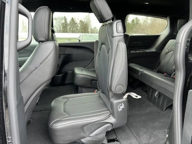 2026 Chrysler Pacifica Select AWD
