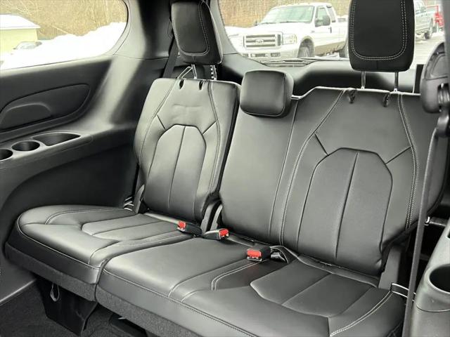 2026 Chrysler Pacifica Select AWD