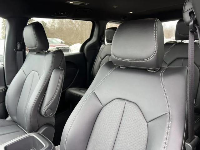2026 Chrysler Pacifica Select AWD