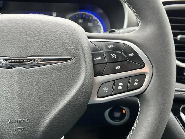 2026 Chrysler Pacifica Select AWD
