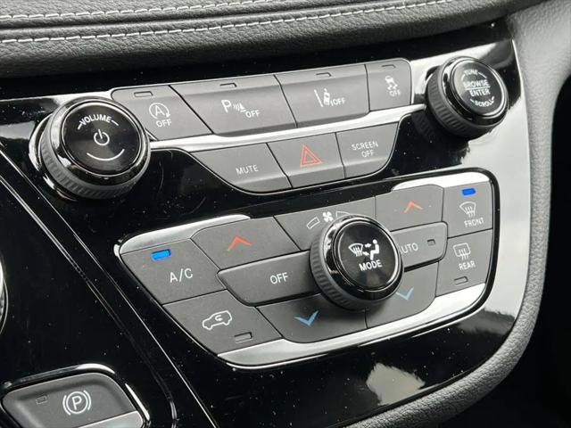 2026 Chrysler Pacifica Select AWD