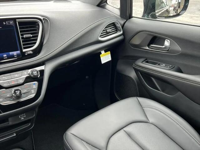 2026 Chrysler Pacifica Select AWD