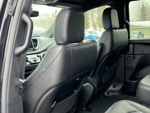 2026 Chrysler Pacifica Select AWD