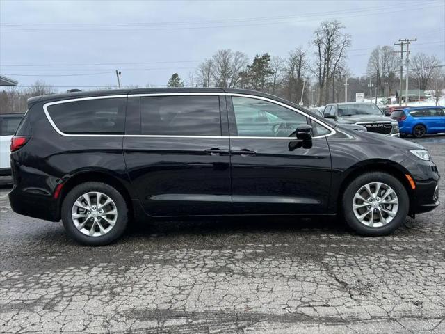 2026 Chrysler Pacifica Select AWD