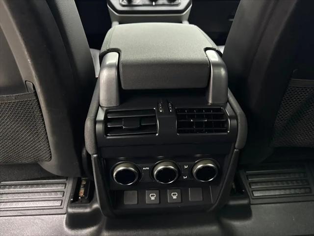 2023 Land Rover Defender 110 X-Dynamic SE