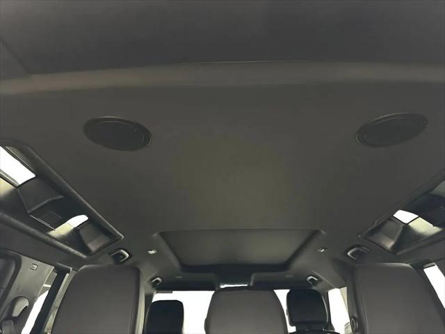 2023 Land Rover Defender 110 X-Dynamic SE
