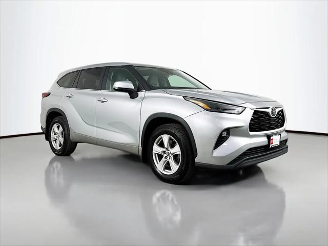 2024 Toyota Highlander LE for sale in Maplewood, MN