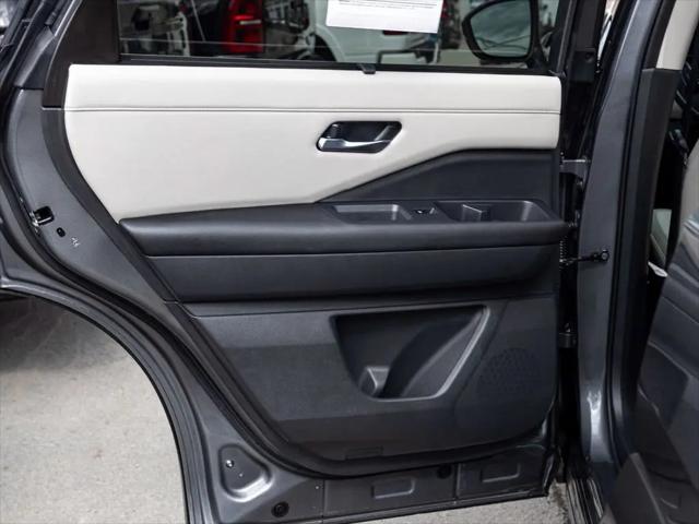 2023 Nissan Pathfinder SL 4WD
