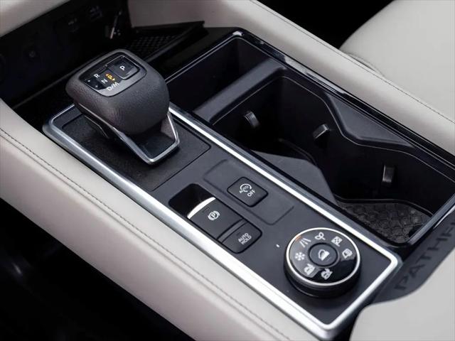 2023 Nissan Pathfinder SL 4WD
