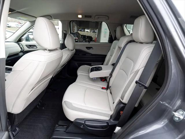 2023 Nissan Pathfinder SL 4WD