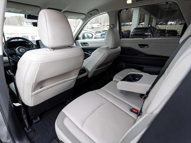 2023 Nissan Pathfinder SL 4WD