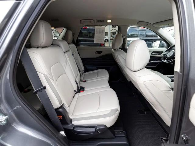 2023 Nissan Pathfinder SL 4WD