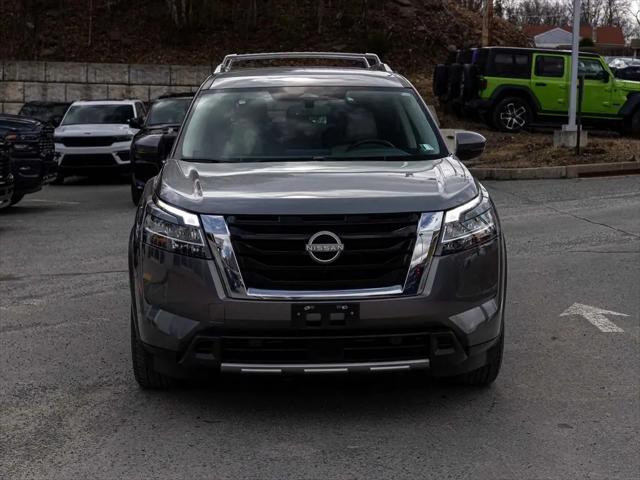 2023 Nissan Pathfinder SL 4WD