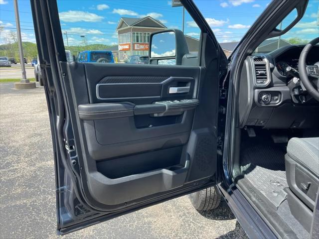 2026 Ram 3500 Big Horn Crew Cab 4x4 8' Box