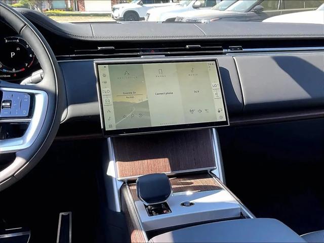 2026 Land Rover Range Rover P400 SE 7 Seat