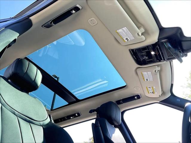 2026 Land Rover Range Rover P400 SE 7 Seat