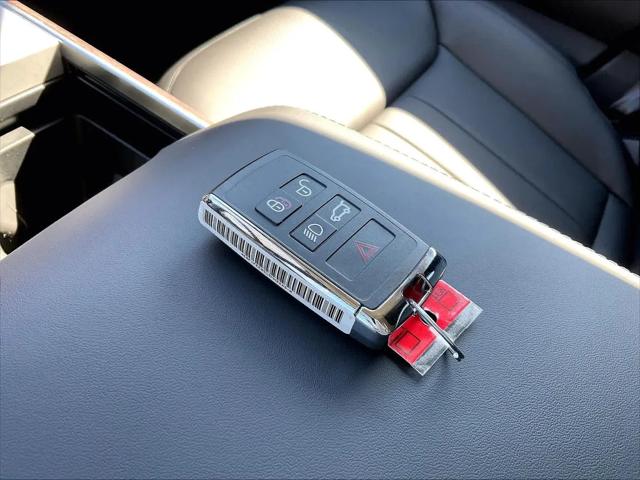 2026 Land Rover Range Rover P400 SE 7 Seat