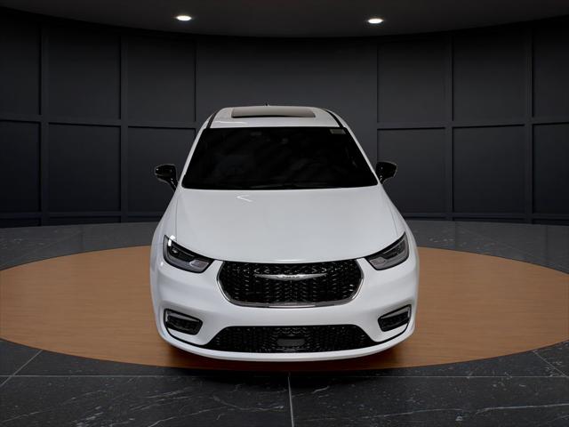 2026 Chrysler Pacifica Select AWD