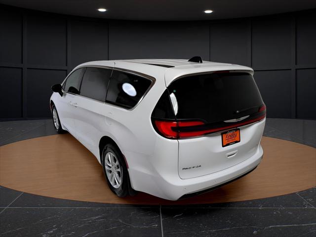 2026 Chrysler Pacifica Select AWD