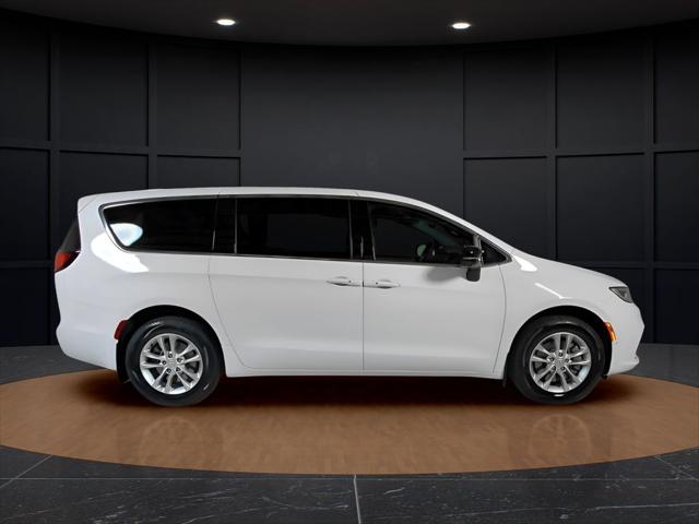 2026 Chrysler Pacifica Select AWD