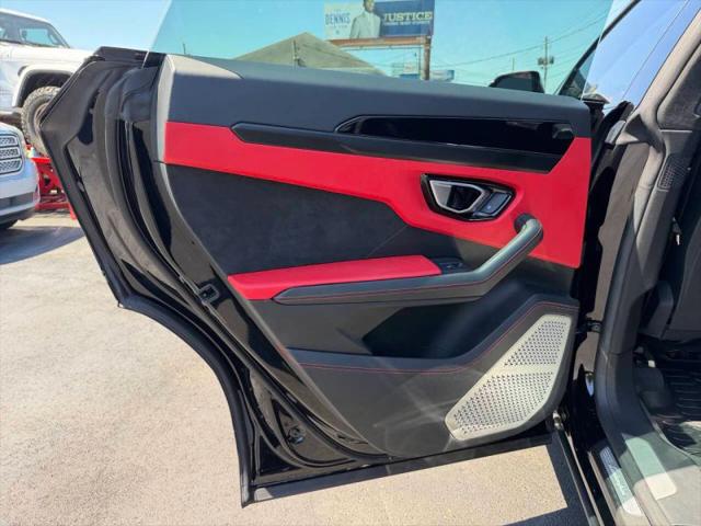 2021 Lamborghini Urus Graphite Capsule