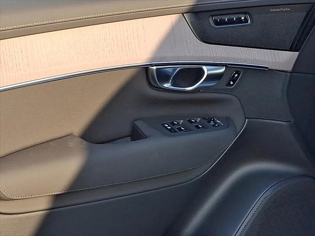 2026 Volvo XC90 Plug-In Hybrid Ultra, T8 AWD, Electric/Gasoline, Bright, 6 Seats