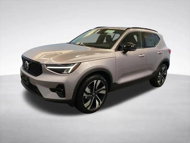 2026 Volvo XC40 Plus, B5 AWD Gas (mild hybrid), Dark