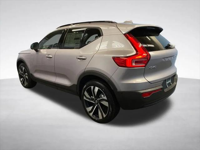 2026 Volvo XC40 Plus, B5 AWD Gas (mild hybrid), Dark