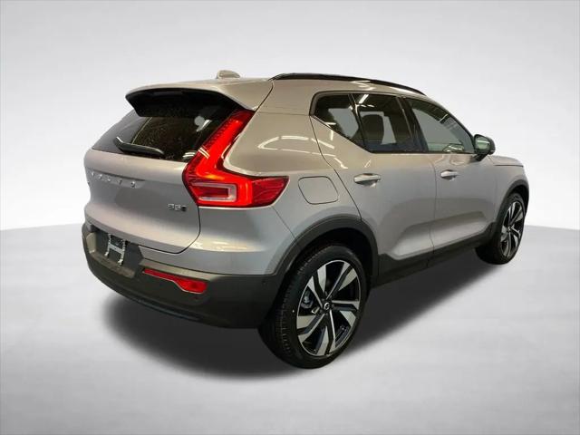 2026 Volvo XC40 Plus, B5 AWD Gas (mild hybrid), Dark