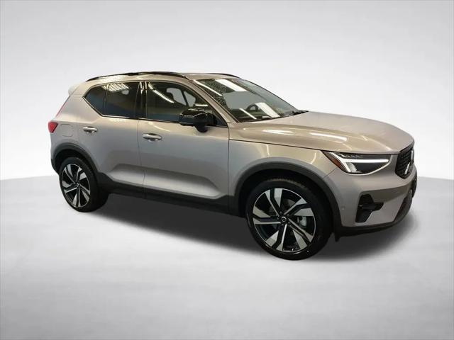 2026 Volvo XC40 Plus, B5 AWD Gas (mild hybrid), Dark