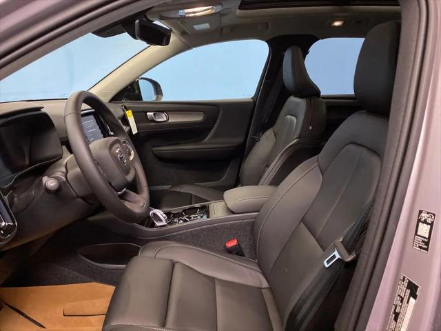 2026 Volvo XC40 Plus, B5 AWD Gas (mild hybrid), Dark