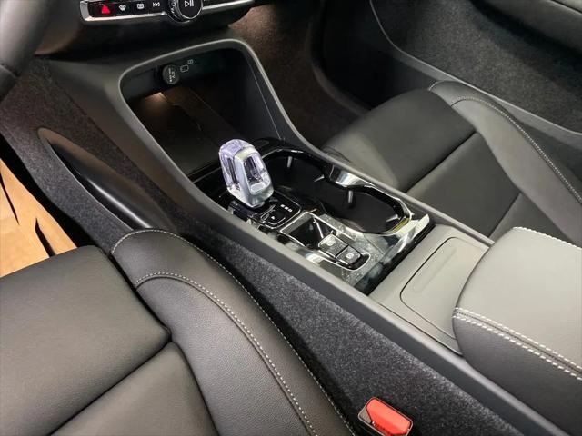 2026 Volvo XC40 Plus, B5 AWD Gas (mild hybrid), Dark