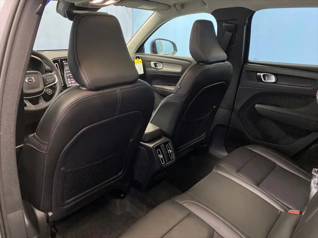 2026 Volvo XC40 Plus, B5 AWD Gas (mild hybrid), Dark