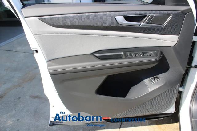 2026 Volkswagen Atlas Cross Sport SEL R-Line Black