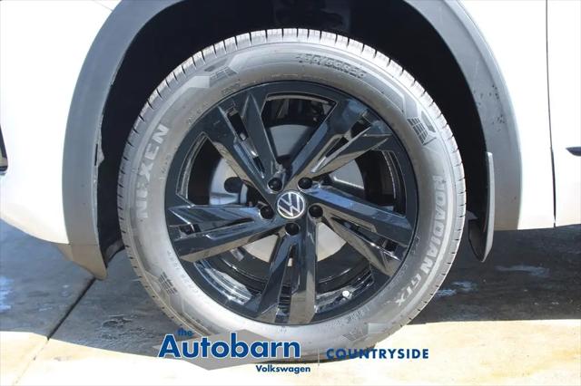 2026 Volkswagen Atlas Cross Sport SEL R-Line Black