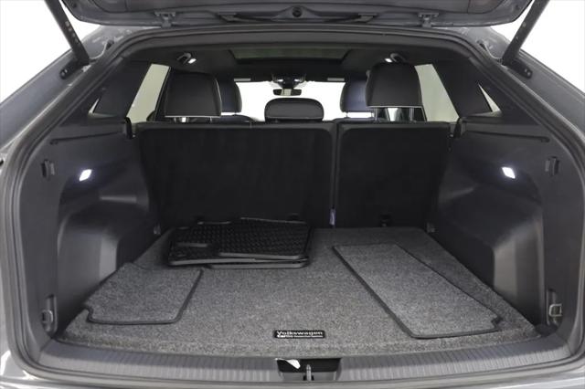 2025 Volkswagen Atlas Cross Sport 2.0T SEL Premium R-Line