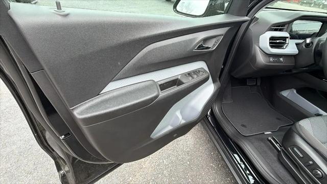 2027 Chevrolet Bolt LT FWD