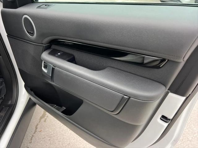 2024 Land Rover Discovery P300 S