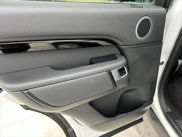 2024 Land Rover Discovery P300 S