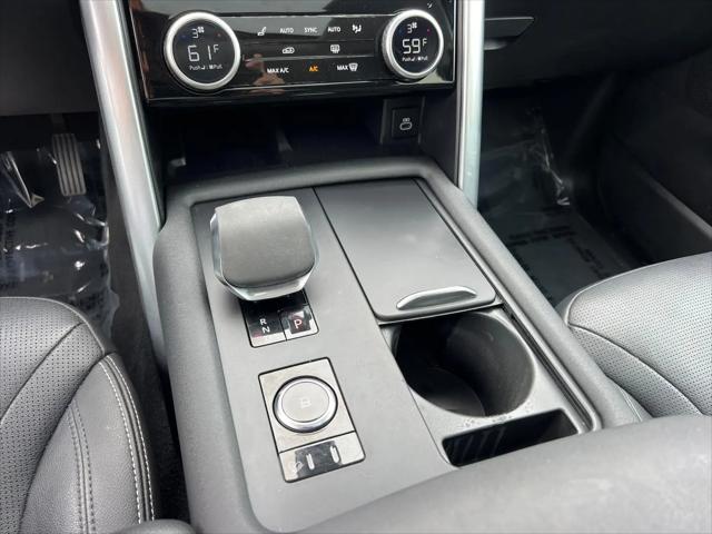 2024 Land Rover Discovery P300 S