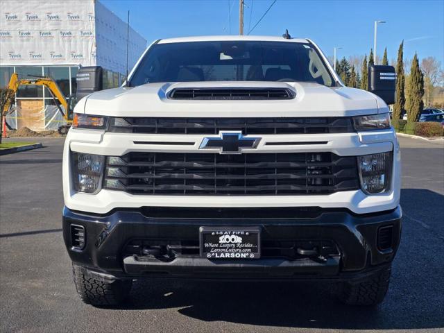 2024 Chevrolet Silverado 2500HD 4WD Crew Cab Standard Bed Custom