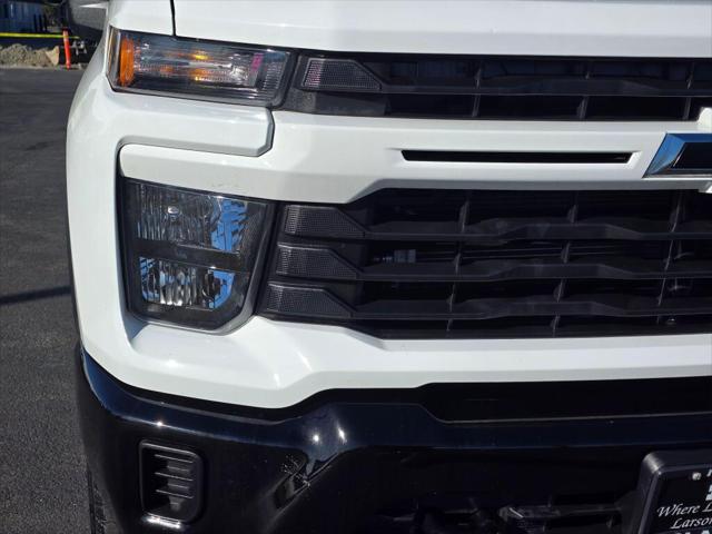 2024 Chevrolet Silverado 2500HD 4WD Crew Cab Standard Bed Custom